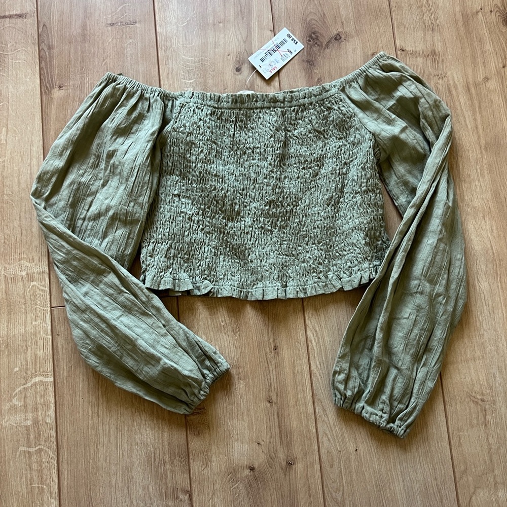 [NEW W/ TAGS] South Moon Under Made With Love Off Shoulder Long Sleeve Top